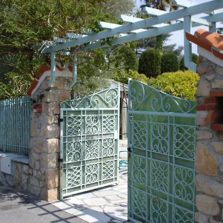 Clementine Villa